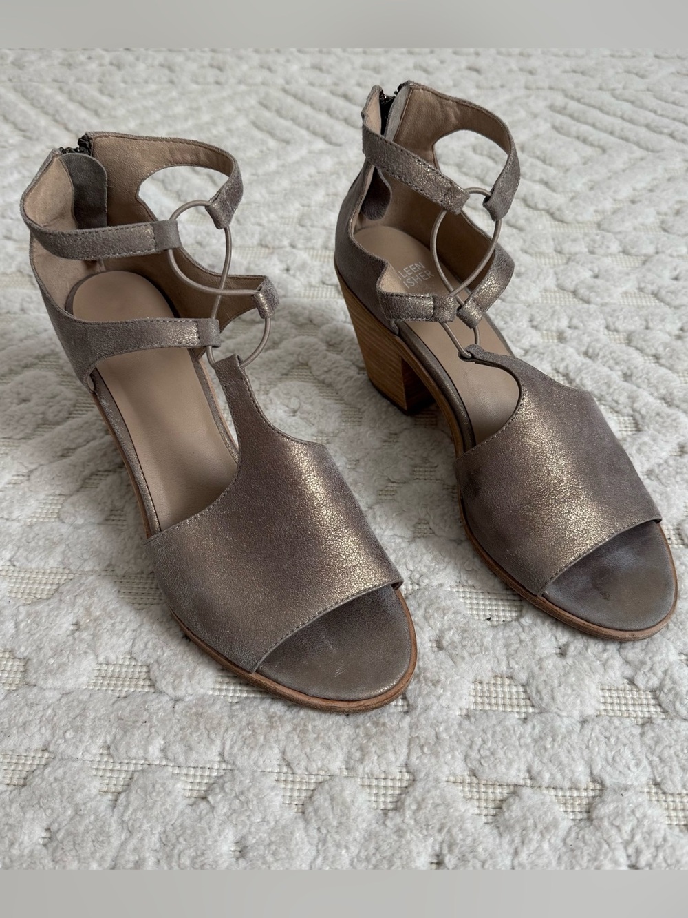 Eileen Fisher Metallic Leather T-Strap Block Heel Sandals Size 10 Quiet Luxury